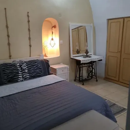 “tree Of Life “ Traditional Cave House Vóthon